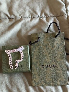 Gucci Silver-Tone Link Bracelet with Engraved Logo Bar